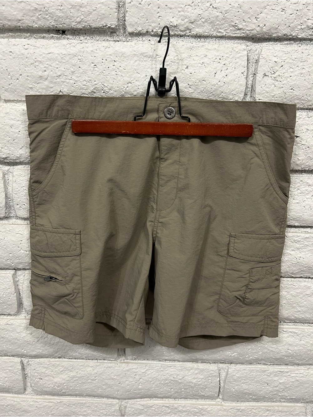 North River Outfitters Hiking Shorts Tan Size M Quick Dry NWT